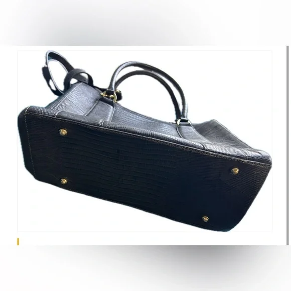 Brahmin Handbag in great condition with long strap